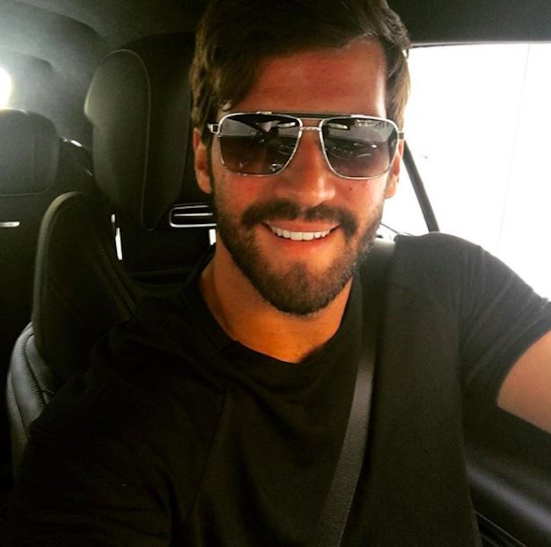 Allison Becker i sin bil. Allison Becker i sin bil.